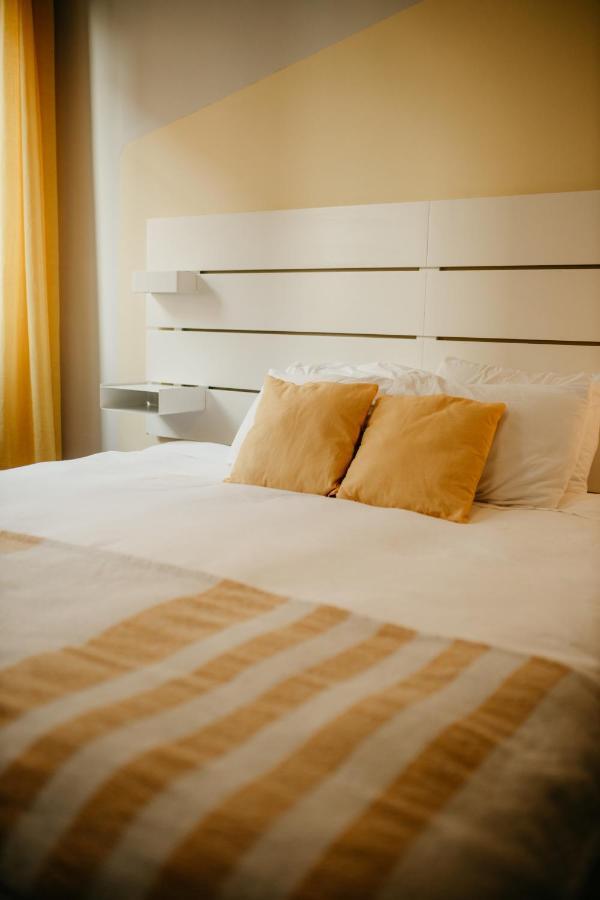 H.Oe.H Apartment Porto Bagian luar foto